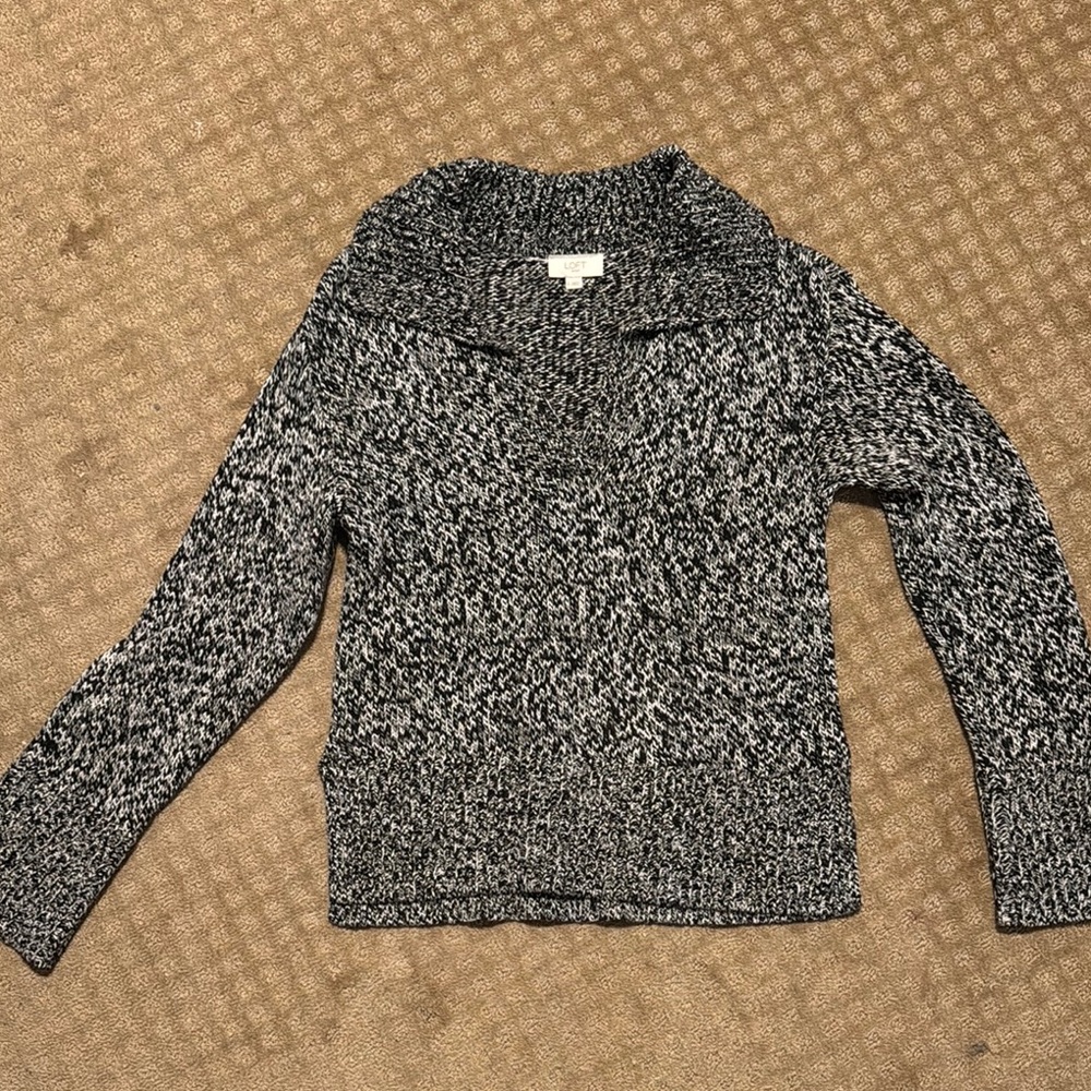 V neck knit sweater